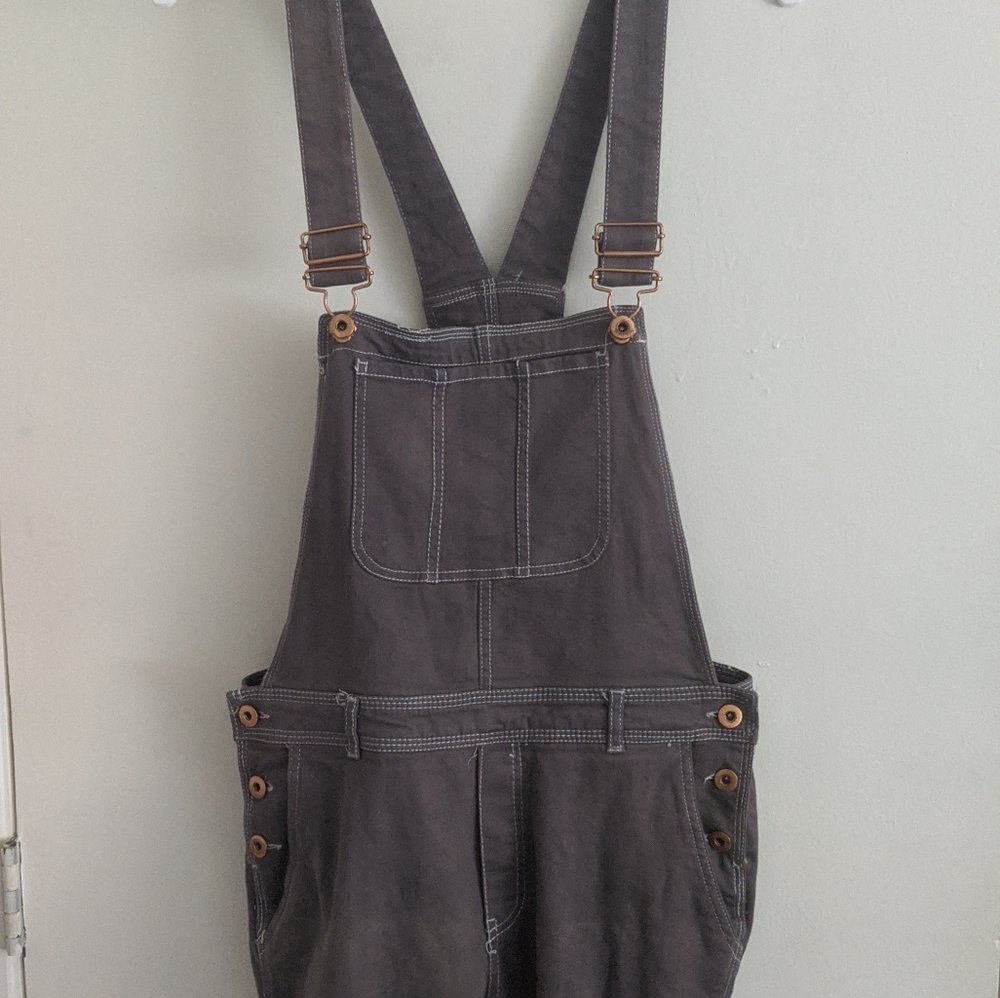 5️⃣ Grey Overalls